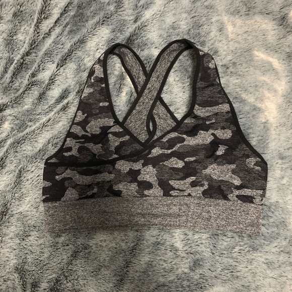 Amazon Brand MOYOOGA. Camo sports bra. Medium - Picture 1 of 2